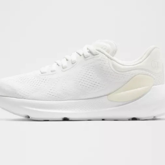 Women's Beyondfeel Running Shoe - Picture 4 of 17